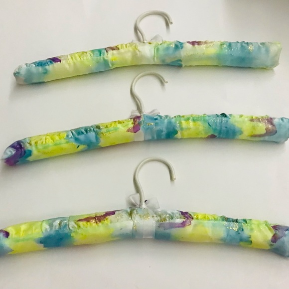 New Three Satin Hangers Hand Painted by Artist USA - Picture 16 of 16